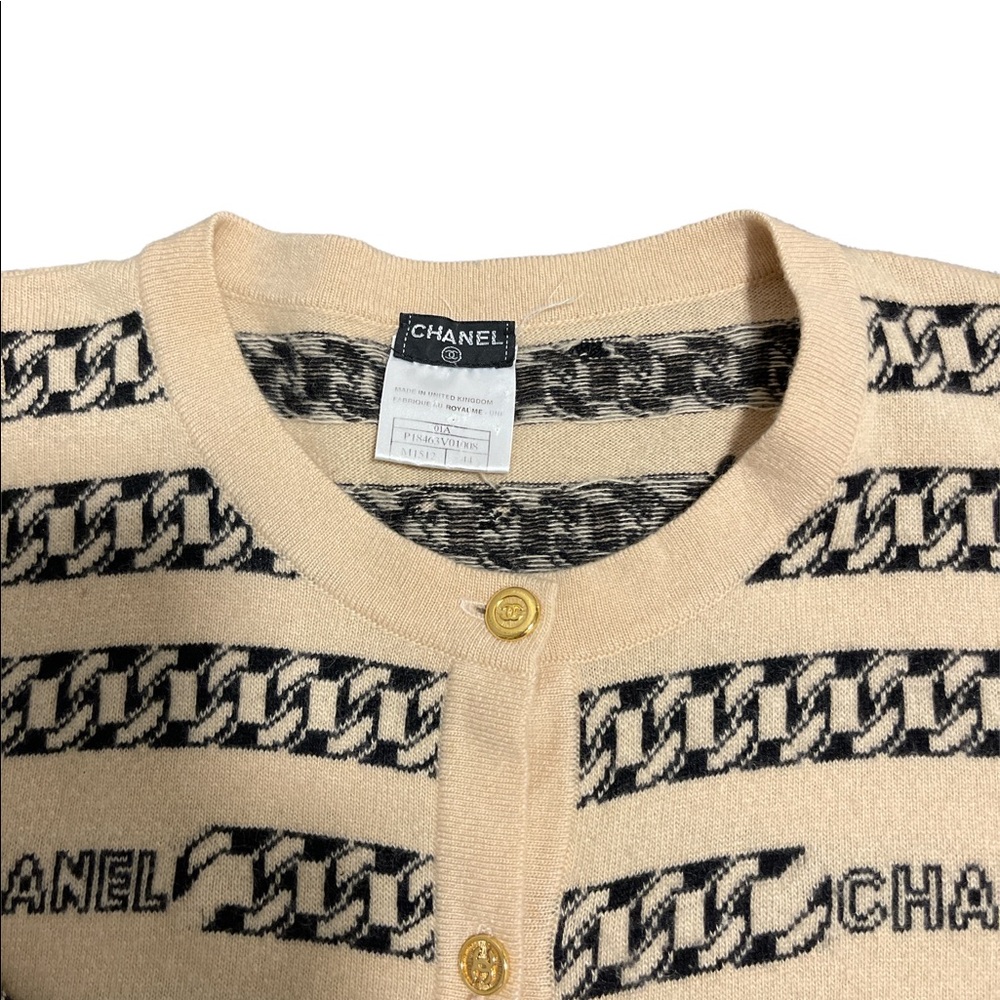 Chanel Extremely Rare vintage logo intarsia sweater in 100% Cashmere - Picture 6 of 6